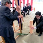 杭打ちの儀です （施工者＝さとうが行います）