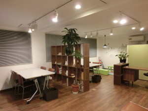 手前と奥、2か所の打合せスペースがあります。