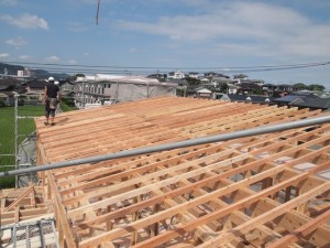 屋根下地まで出来ました